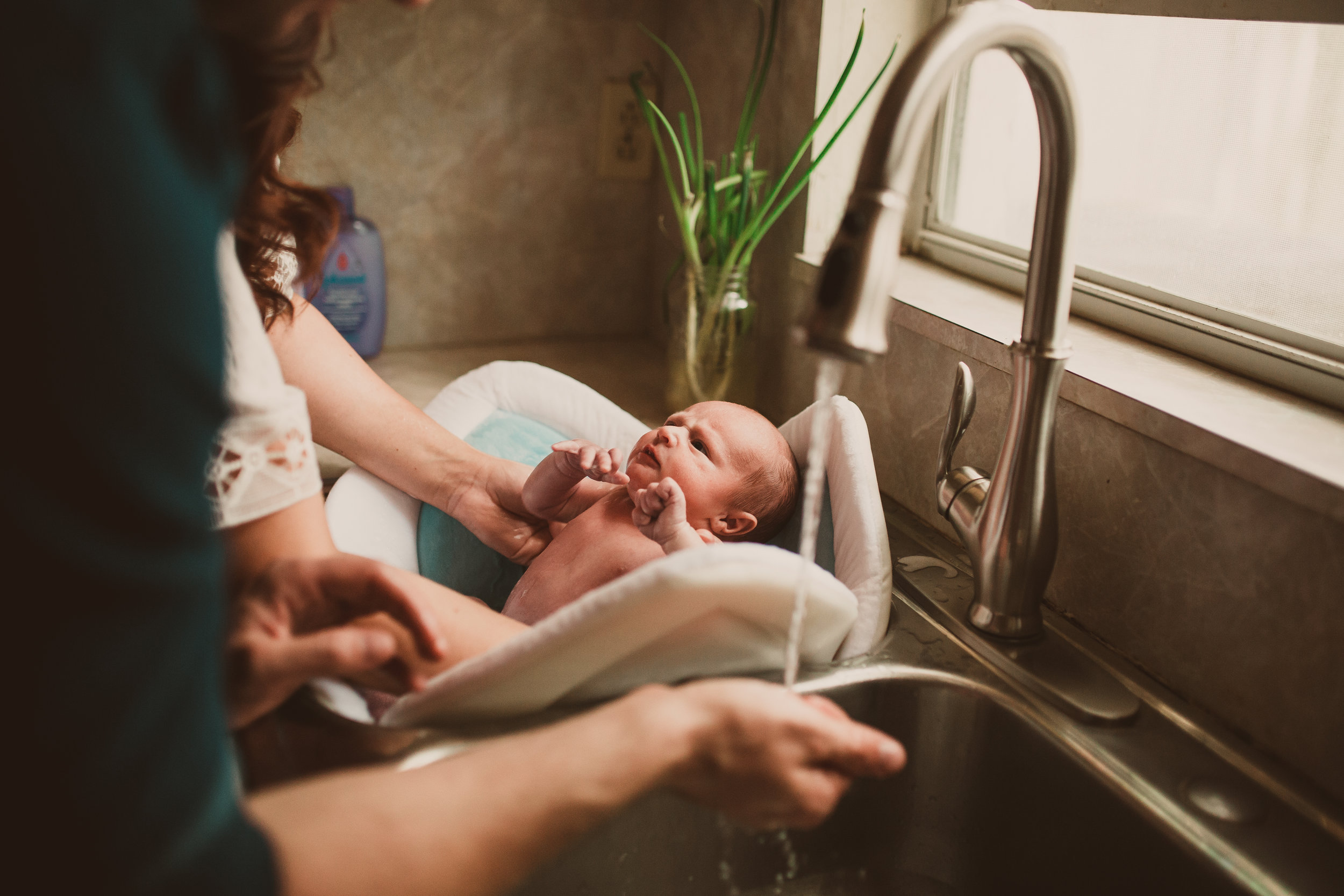 baby's first bath, lifestyle newborn photographer, st. pete fl 