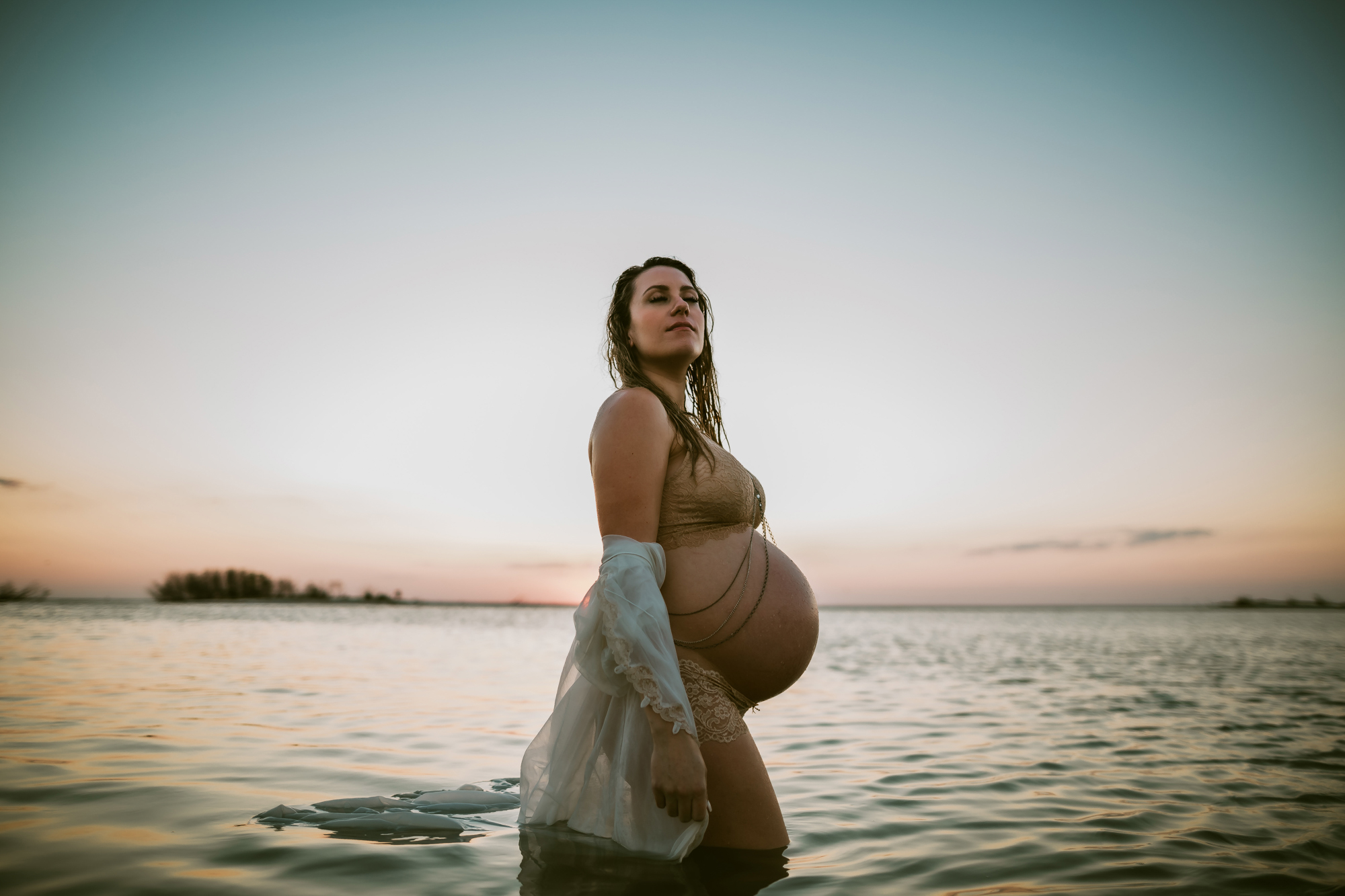 maternity pictures by water, pinellas maternity photography
