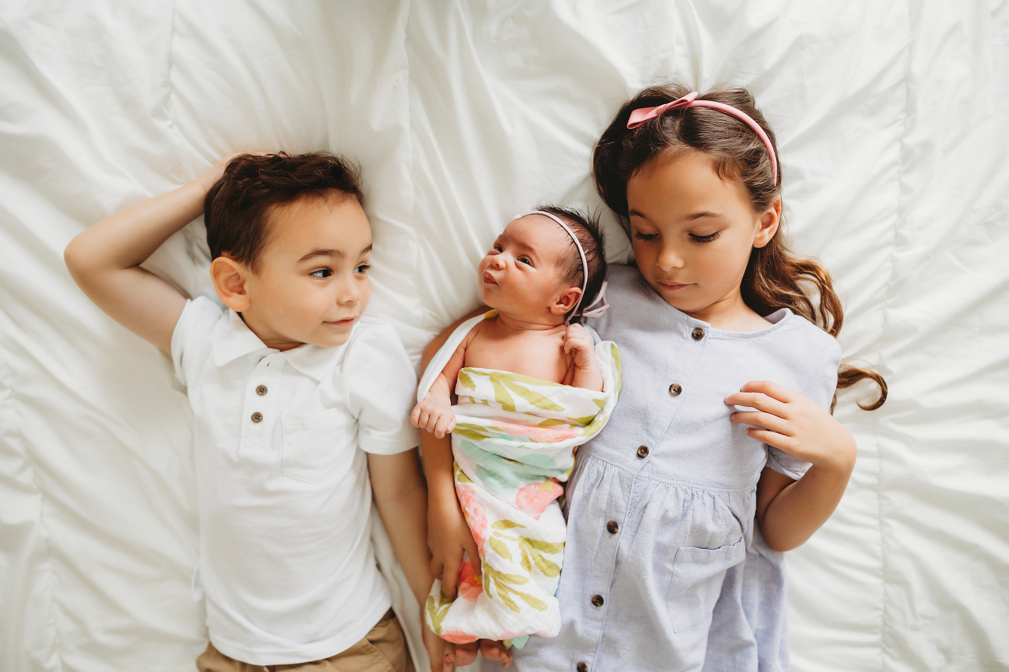sibling newborn photos, lifestyle newborn photographer in st pete fl 