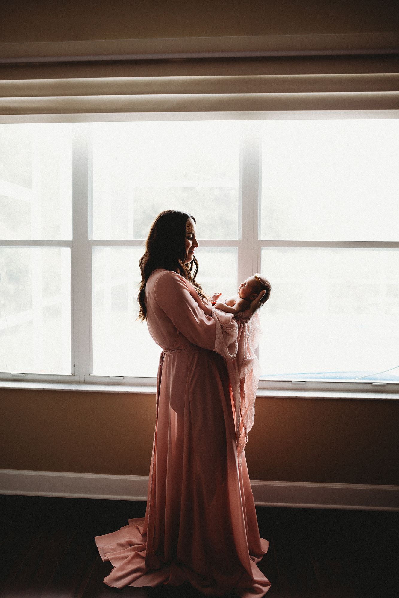 mom and newborn photos, lifestyle photographer of pinellas county  