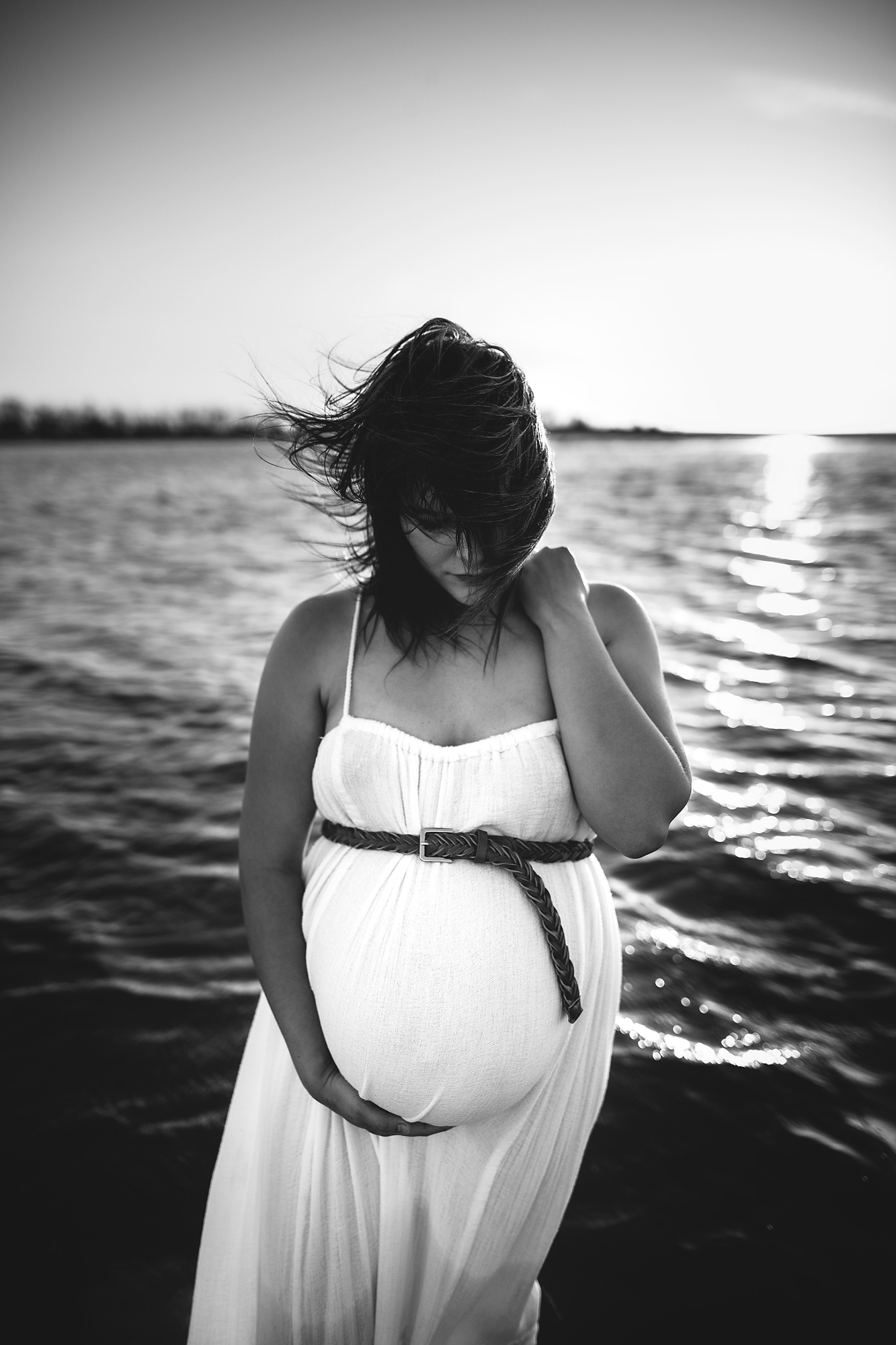 black and white beach maternity photos