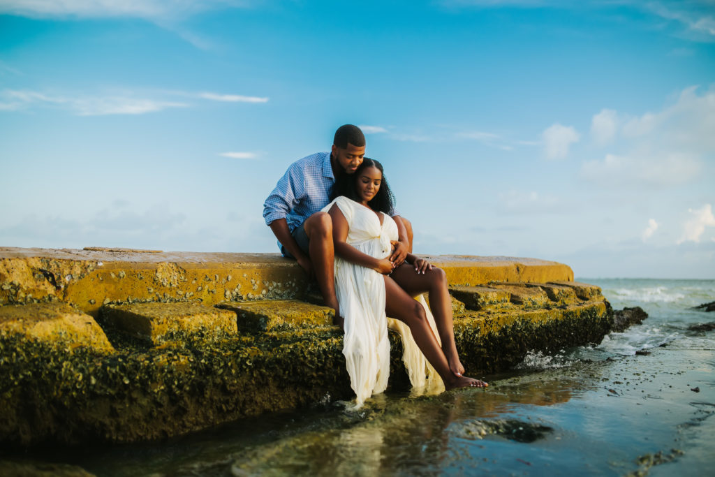 emotive and moody couples pregnancy photo shoot in nature at the beach
