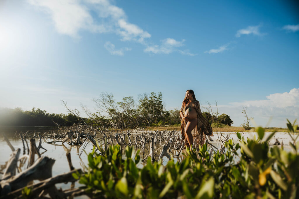 creative beach maternity photos in the mangroves 
